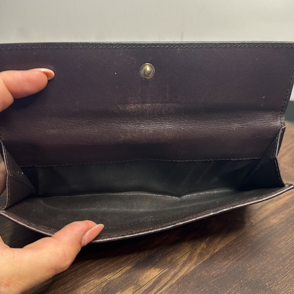 Authentic Gucci Chocolate Brown Wallet w/ Gold Hardware - Picture 10 of 10